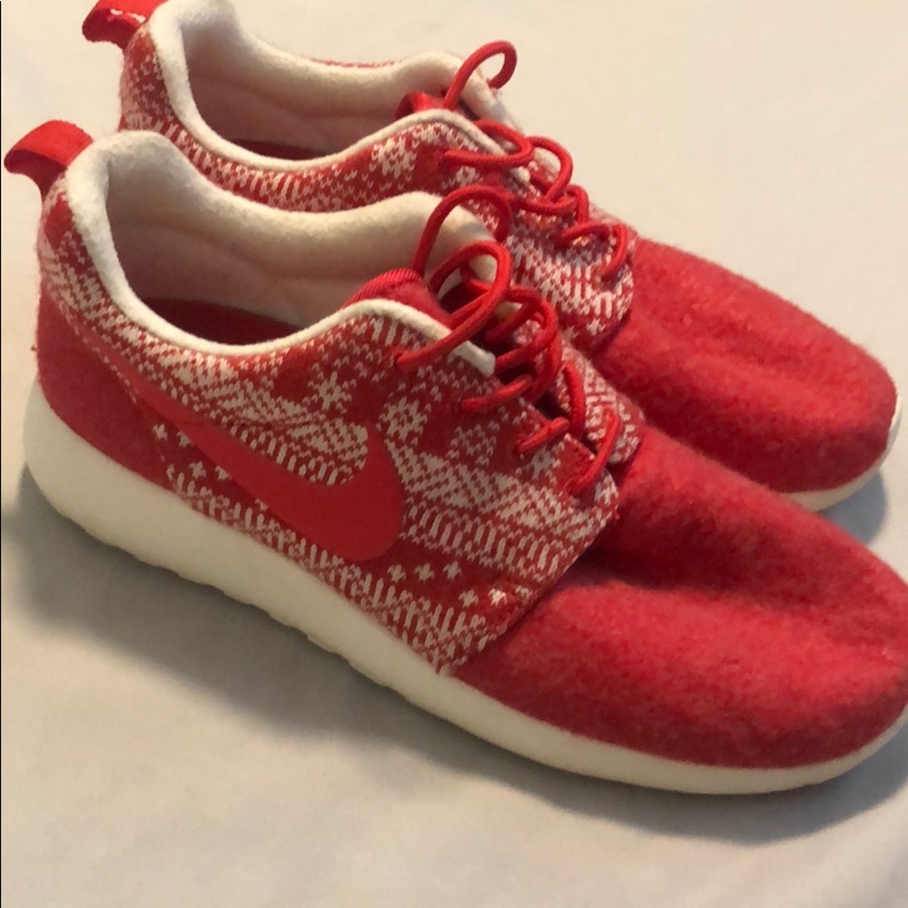Nike ‘Christmas Sweater’ Roshe
